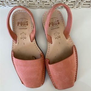 Avarca Pons in coral